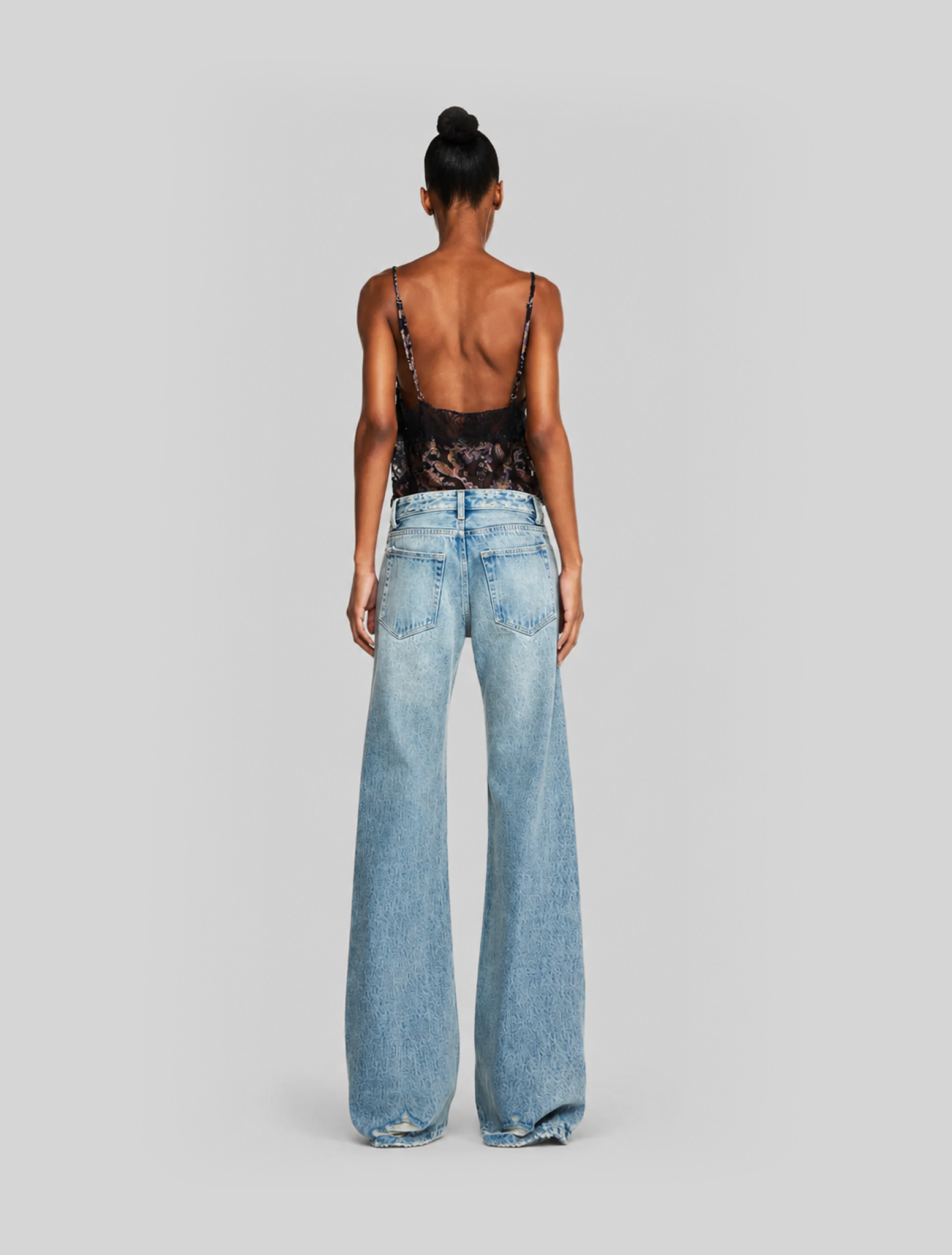 CALÇA JEANS FLARE RASGOS CINTURA BAIXA COSTURA LATERAL-4