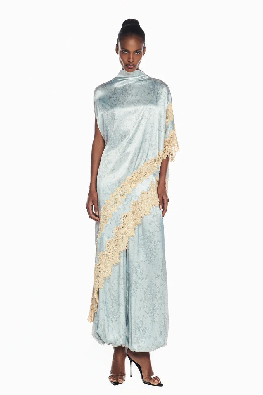 BLUSA KAFTAN ASSIMETRICA CETIM LACO AZUL RENDA BEGE
